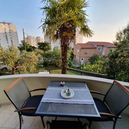 Apartment Mir *
